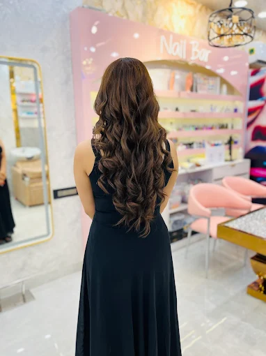 #One salon long curled hairstyle